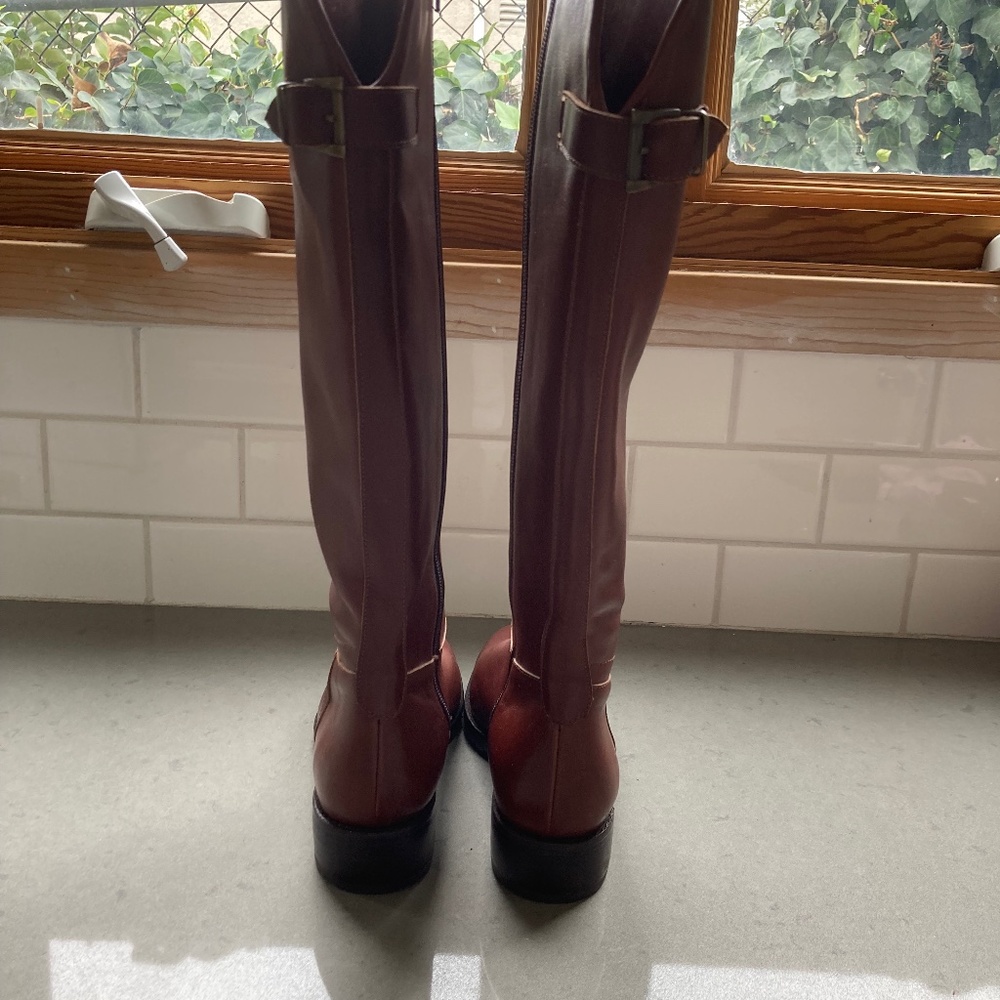 Elegant Brown Heeled Boots - Picture 5 of 12